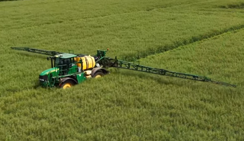 John deer spraying oil seed rape